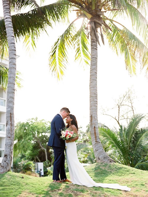 Tropical Destination Wedding Couple Photos in Palm Tree © Bonnie Sen Photography