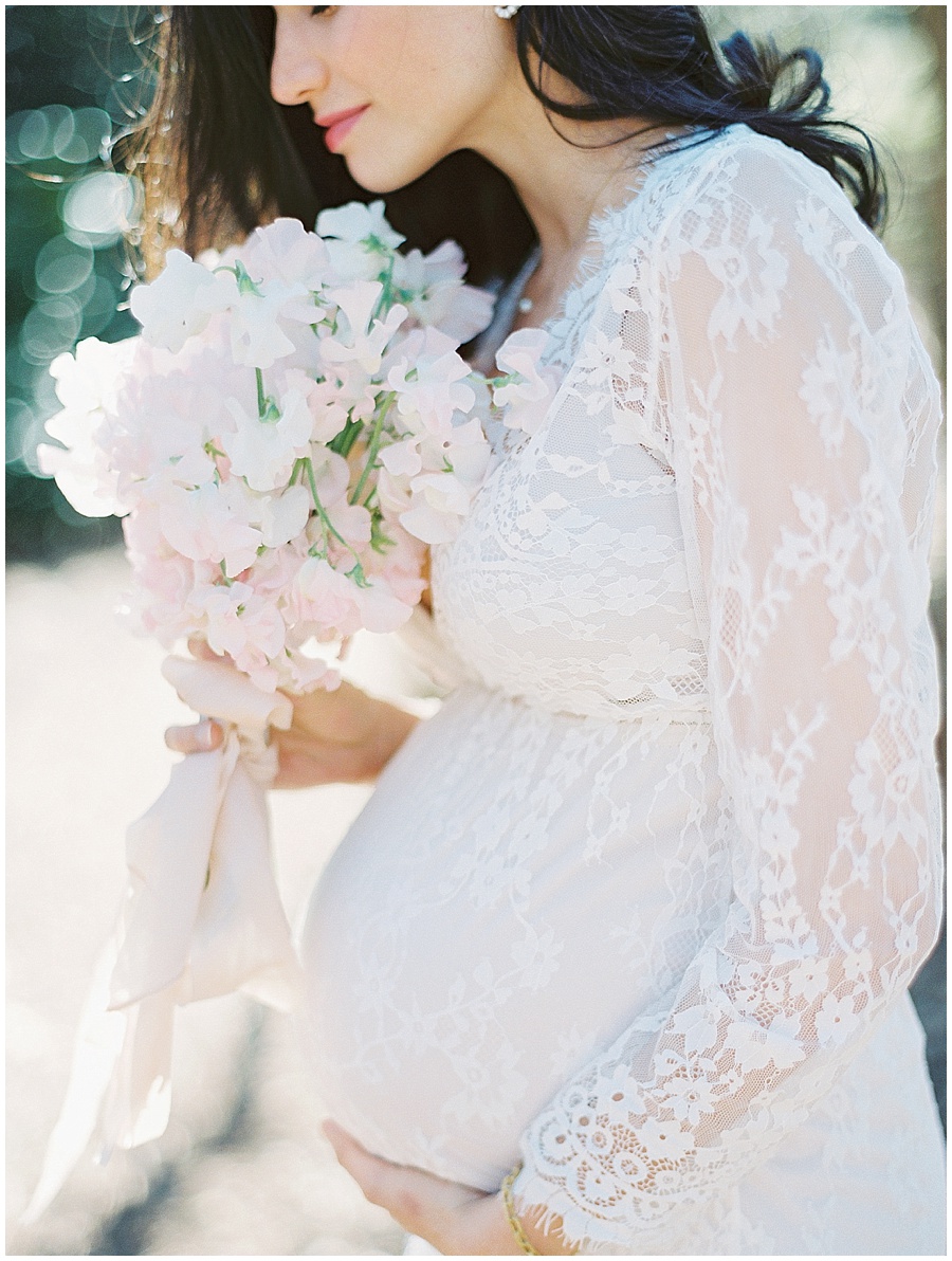 Maternity Session in White Lace Dress © Bonnie Sen Photography