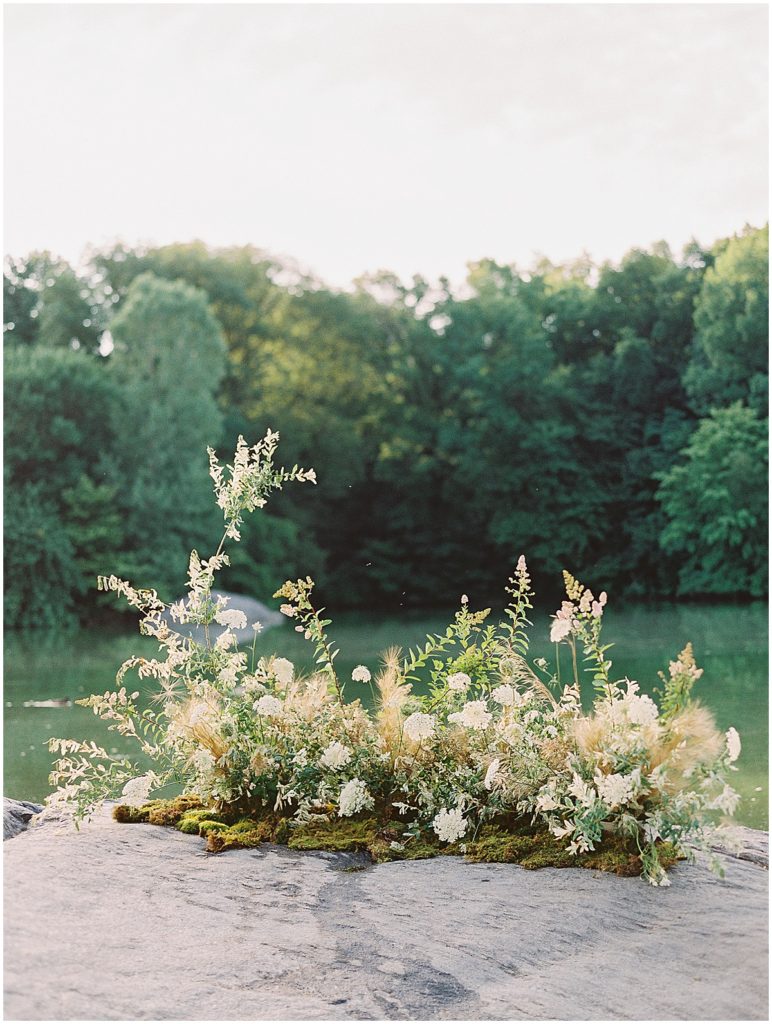 Minimalist Wedding Florals Studio Imbue © Bonnie Sen Photography