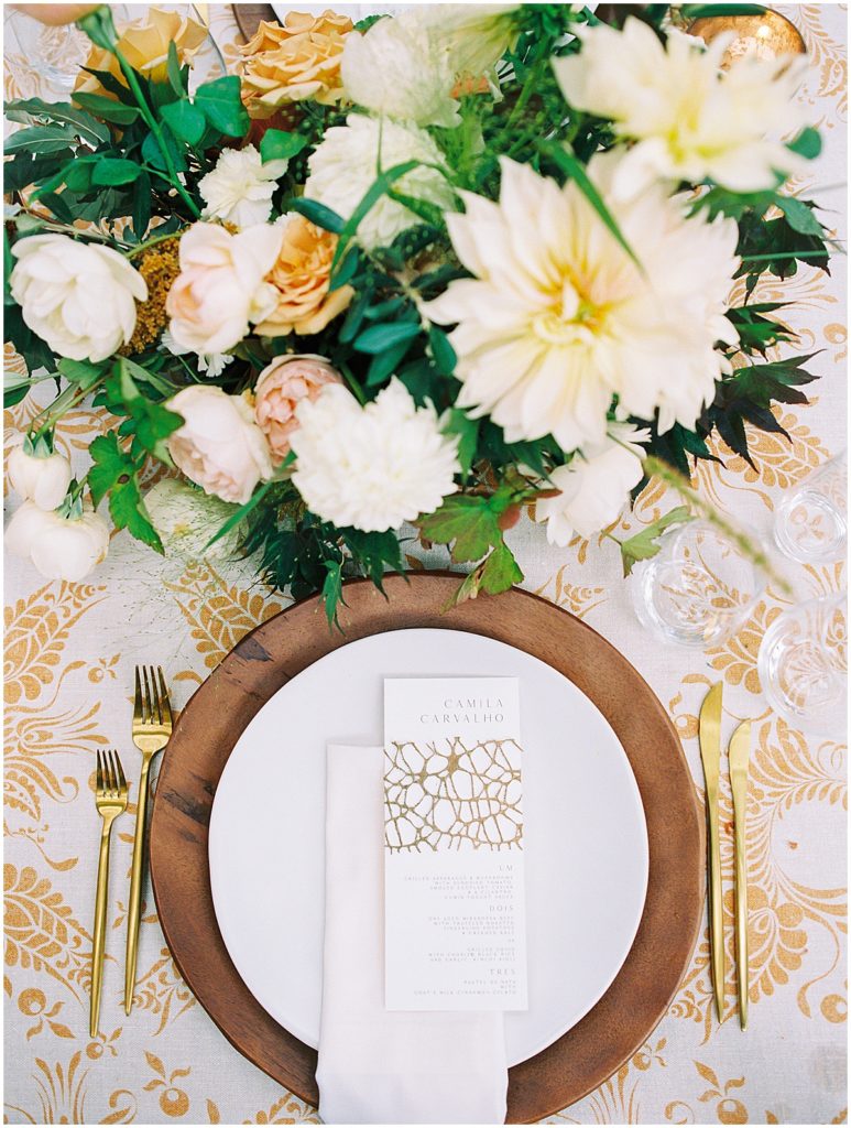 Modern by Natural Wedding Dinner Table La Tavola Linen White Glove Rental © Bonnie Sen Photography